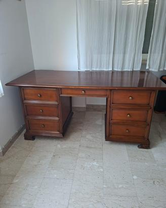 Scrivania in legno