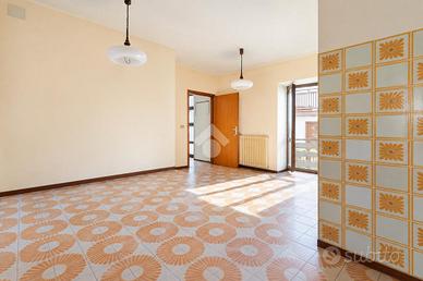 CASA SEMINDIPENDENTE A CALCERANICA AL LAGO