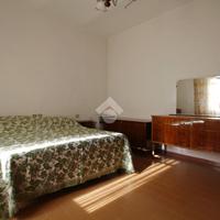 CASA SEMINDIPENDENTE A VERNIO