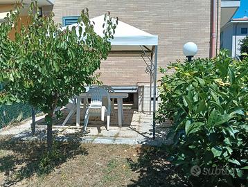 Vacanze davanti al mare con giardino