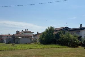 Magazzino con terreno edificabile
