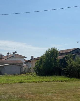 Magazzino con terreno edificabile
