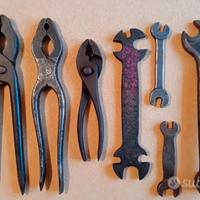 VECCHI ANTICHI UTENSILI PINZE E CHIAVI INGLESI 