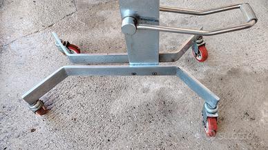 carrello in acciaio con ruote