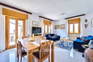 Villa di 280 m² con 5 locali e box auto a Feltre