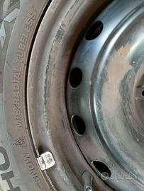 Set gomme invernali Kumho 185/65 R15 con cerchi 