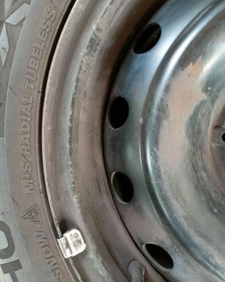 Set gomme invernali Kumho 185/65 R15 con cerchi 