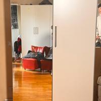 Armadio bianco Ikea con anta specchiata