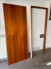 Porta in legno da interno con telaio