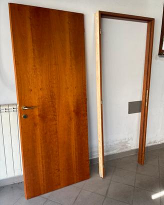 Porta in legno da interno con telaio