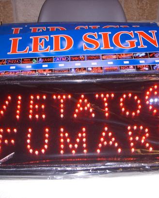 Insegna luminosa a led con scritta vietato fumare