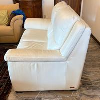 Divano in pelle bianco con isola estraibile