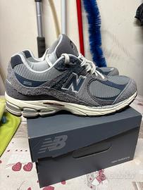 New Balance 2002R