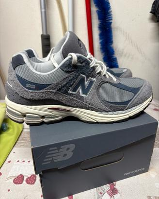 New Balance 2002R