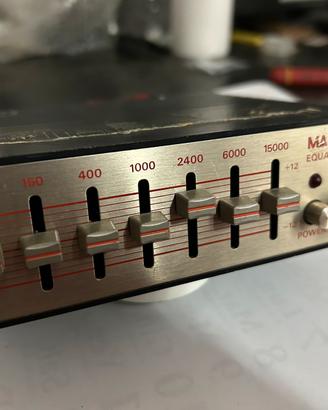 Amplificatore equalizzato per auto