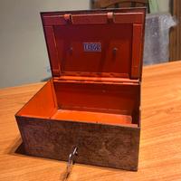 Antica cassetta di sicurezza forziere co chiave