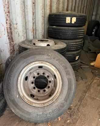Gomme 235/75 r17.5