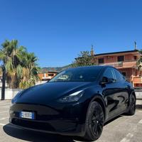 Tesla Model Y – Anno 2022 – Total Black