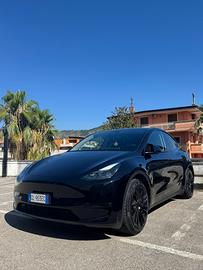 Tesla Model Y – Anno 2022 – Total Black