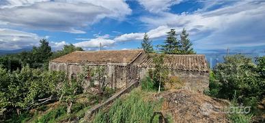 Terreno con fabbricato a Vena - Piedimonte Etneo
