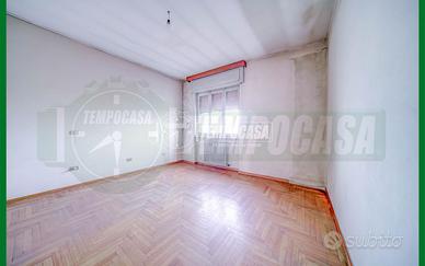 QUADRILOCALE TERMOAUTONOMO SITO AL PIANO PRIMO CON