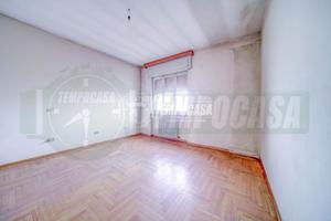 QUADRILOCALE TERMOAUTONOMO SITO AL PIANO PRIMO CON