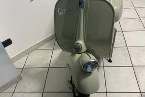 PIAGGIO VESPA 125 FARO BASSO RESTAURATA