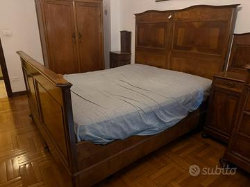 Camera da letto completa antica