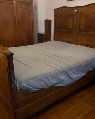 Camera da letto completa antica