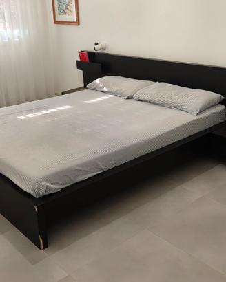 Letto + doghe + comodini IKEA Malm marron