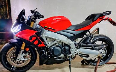 Aprilia Tuono V4 