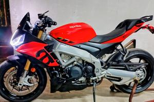 Aprilia Tuono V4 