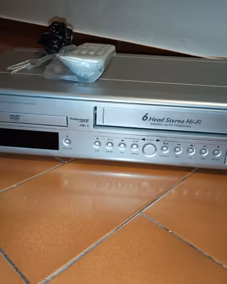 Videoregistratore VHS +DVD combo FUNAI