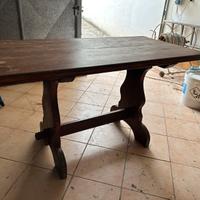 Tavolo in pino di svezia
