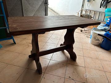 Tavolo in pino di svezia