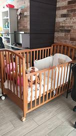 Lettino da neonato di faggio con sponde regolabili