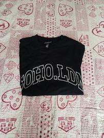 T-shirt nera con stampa