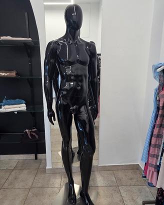 manichino uomo nero lucido 