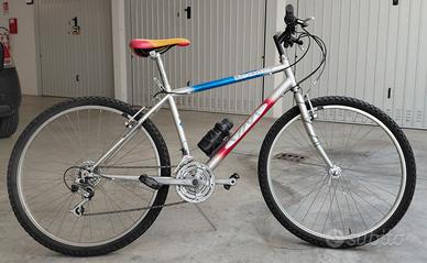 BICICLETTA MOUNTAIN BIKE