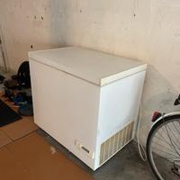 Congelatore a pozzetto funzionante