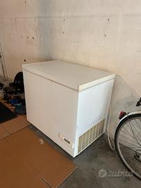 Congelatore a pozzetto funzionante