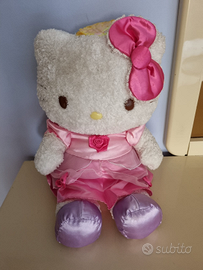 Peluche Hello Kitty con vestito in raso