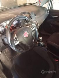 Auto funzionante con qualche lavoro da fare