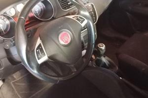Auto funzionante con qualche lavoro da fare
