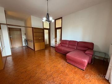 3 LOCALI A OSIO SOTTO