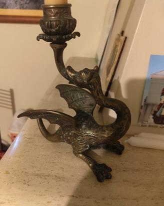 Coppia di antichi candelieri a forma di drago 