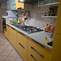 Cucina completa di elettrodomestici, no frigor