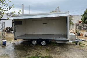 Rimorchio con sponda laterale apribile