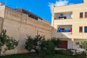 Castelvetrano Intero stabile con garage, 2 app + g