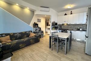 TRILOCALE CON BOX E CANTINA